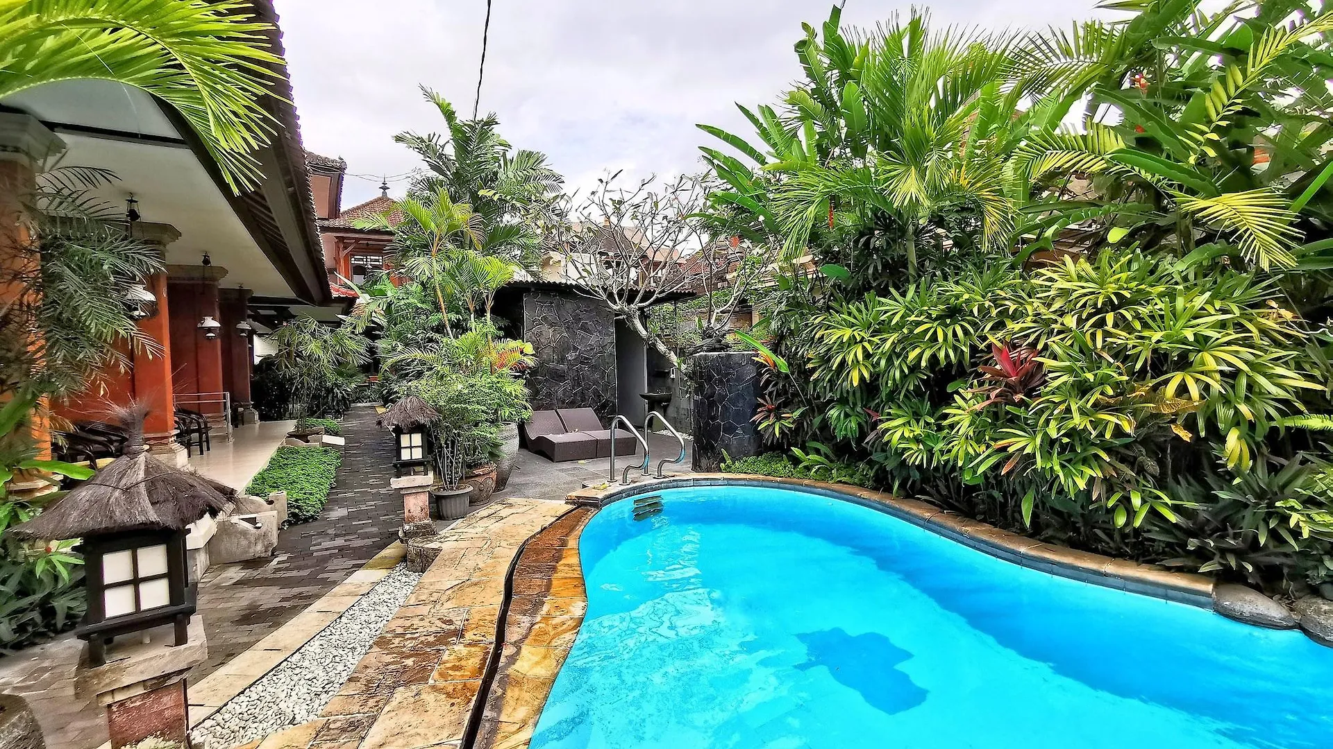 Отель Yulia Village Inn Ubud