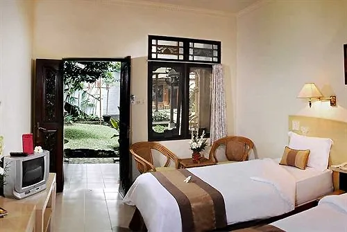 Yulia Village Inn Ubud Отель