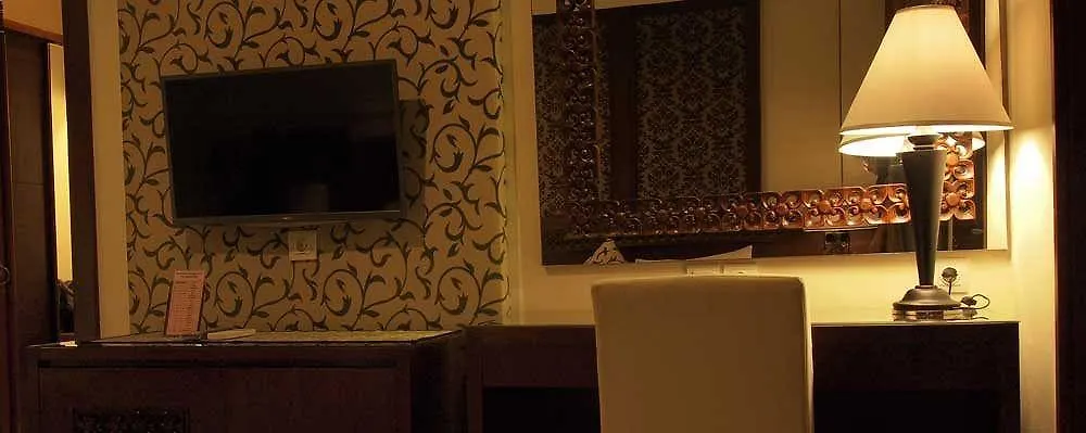 فندق يوليا فيليدج إن أوبود